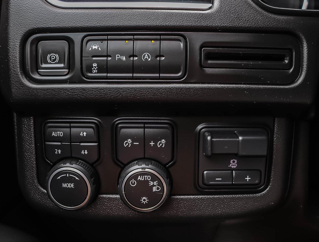 2023 Chevrolet Suburban LS Photo