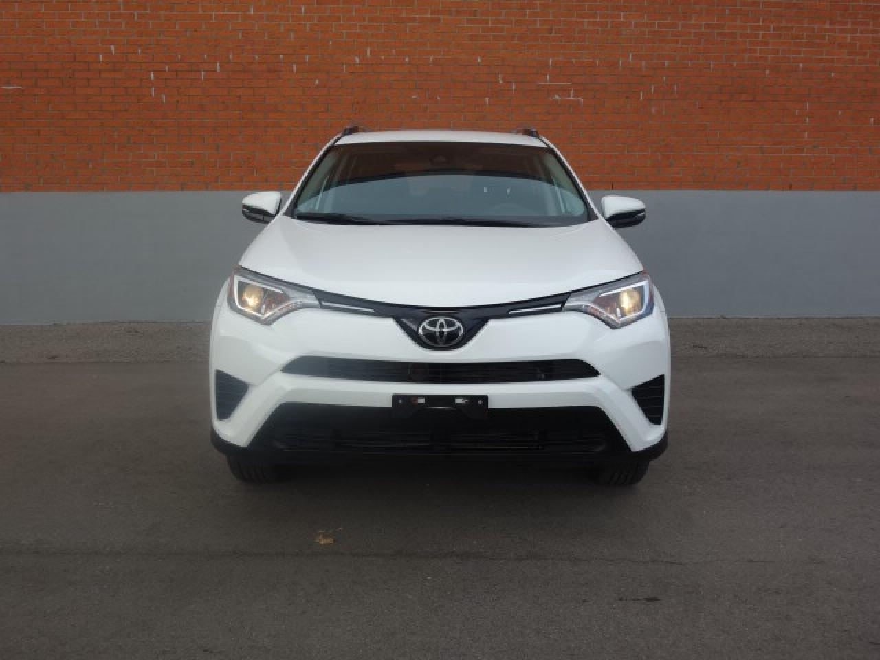 2018 Toyota RAV4 LE AWD Photo