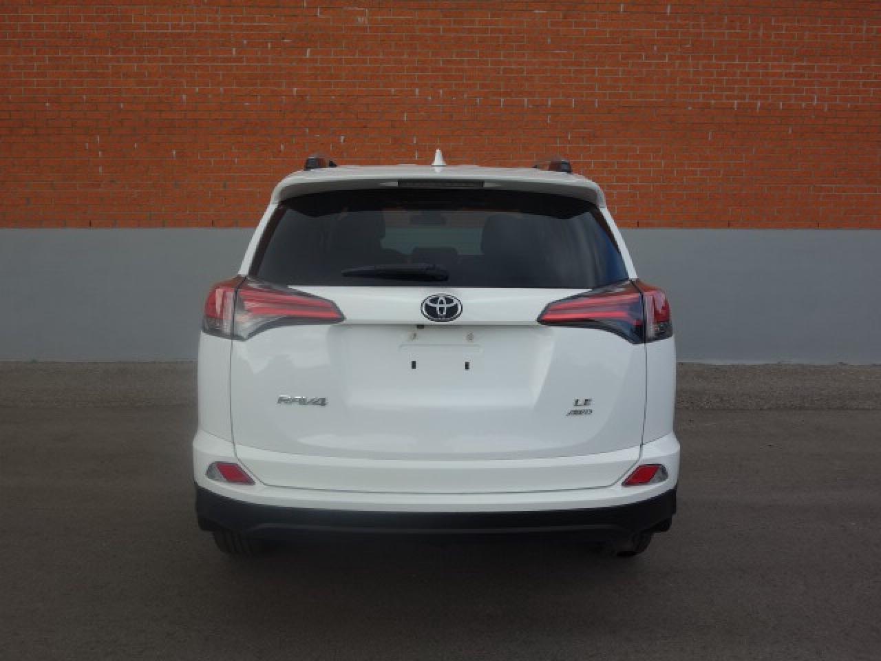 2018 Toyota RAV4 LE AWD Photo