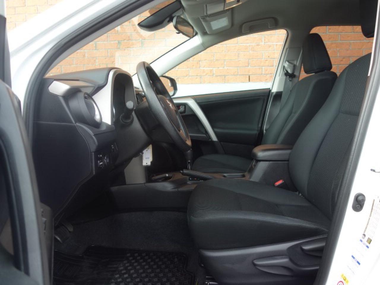 2018 Toyota RAV4 LE AWD Photo