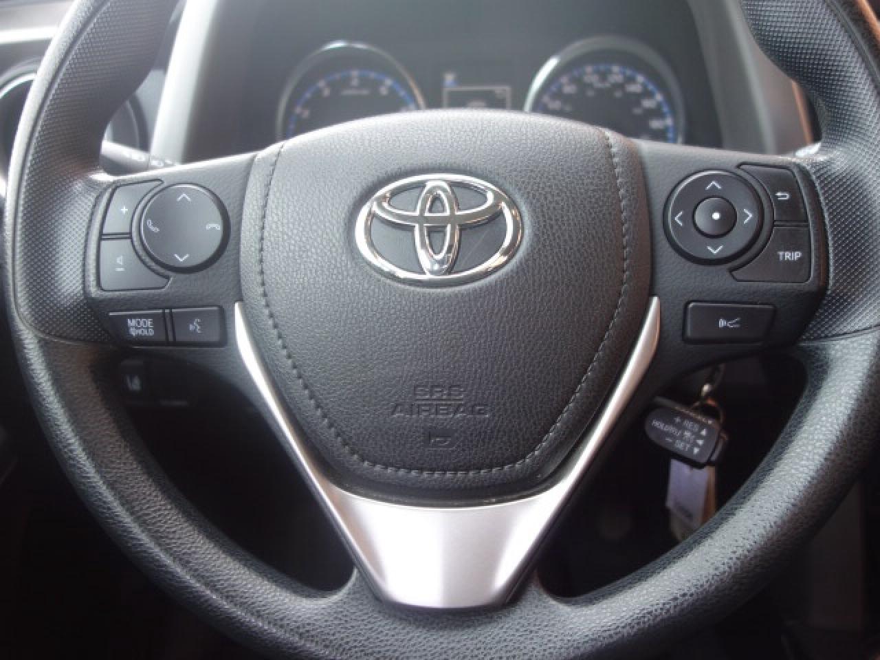 2018 Toyota RAV4 LE AWD Photo