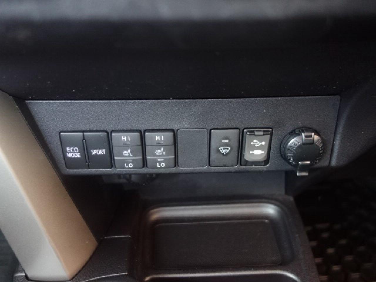 2018 Toyota RAV4 LE AWD Photo