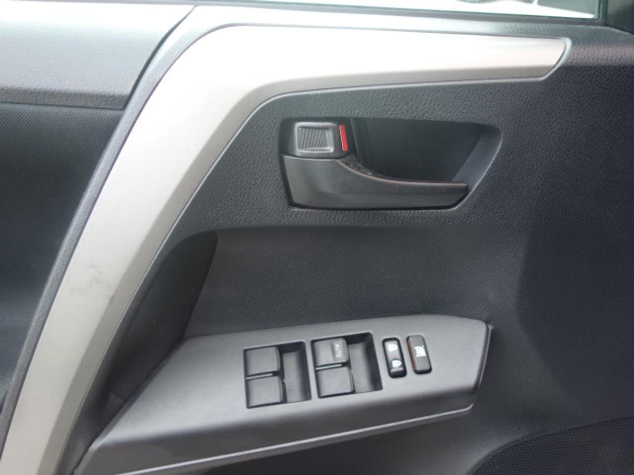 2018 Toyota RAV4 LE AWD Photo