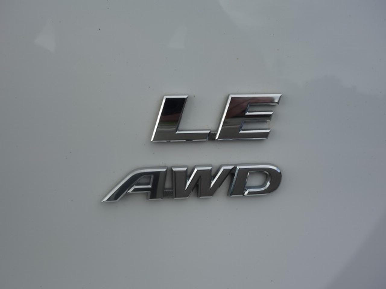 2018 Toyota RAV4 LE AWD Photo