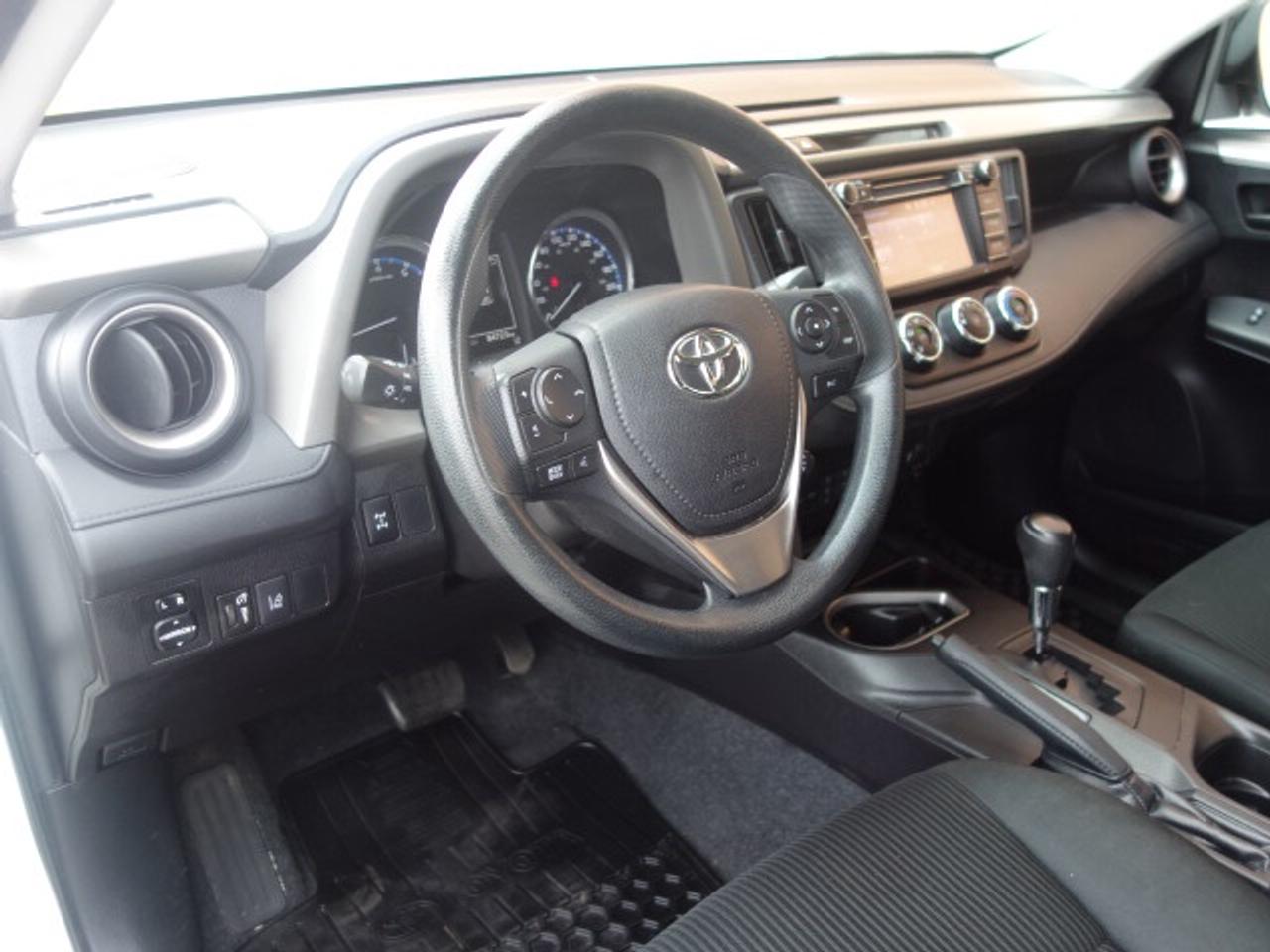 2018 Toyota RAV4 LE AWD Photo