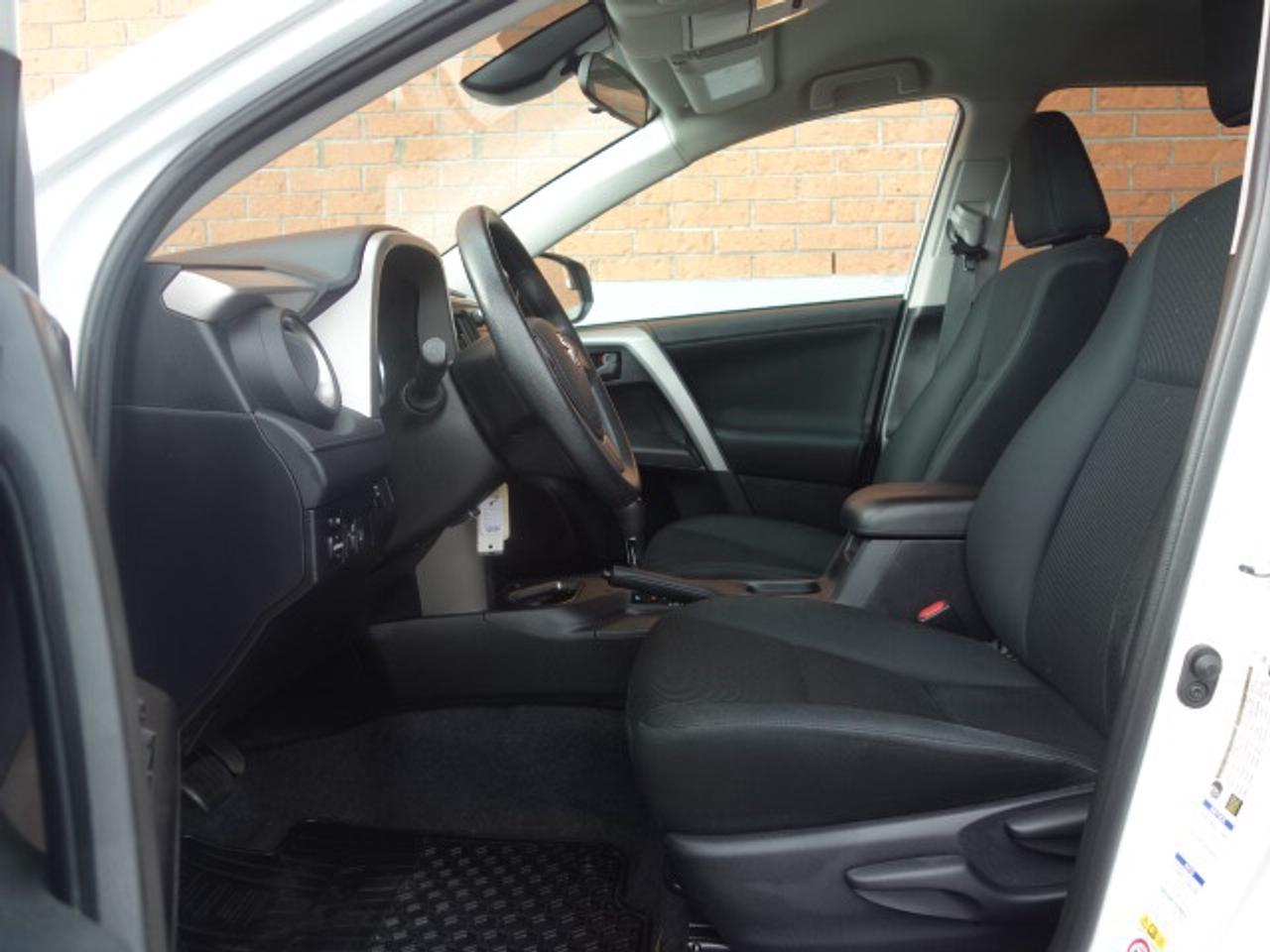 2018 Toyota RAV4 LE AWD Photo