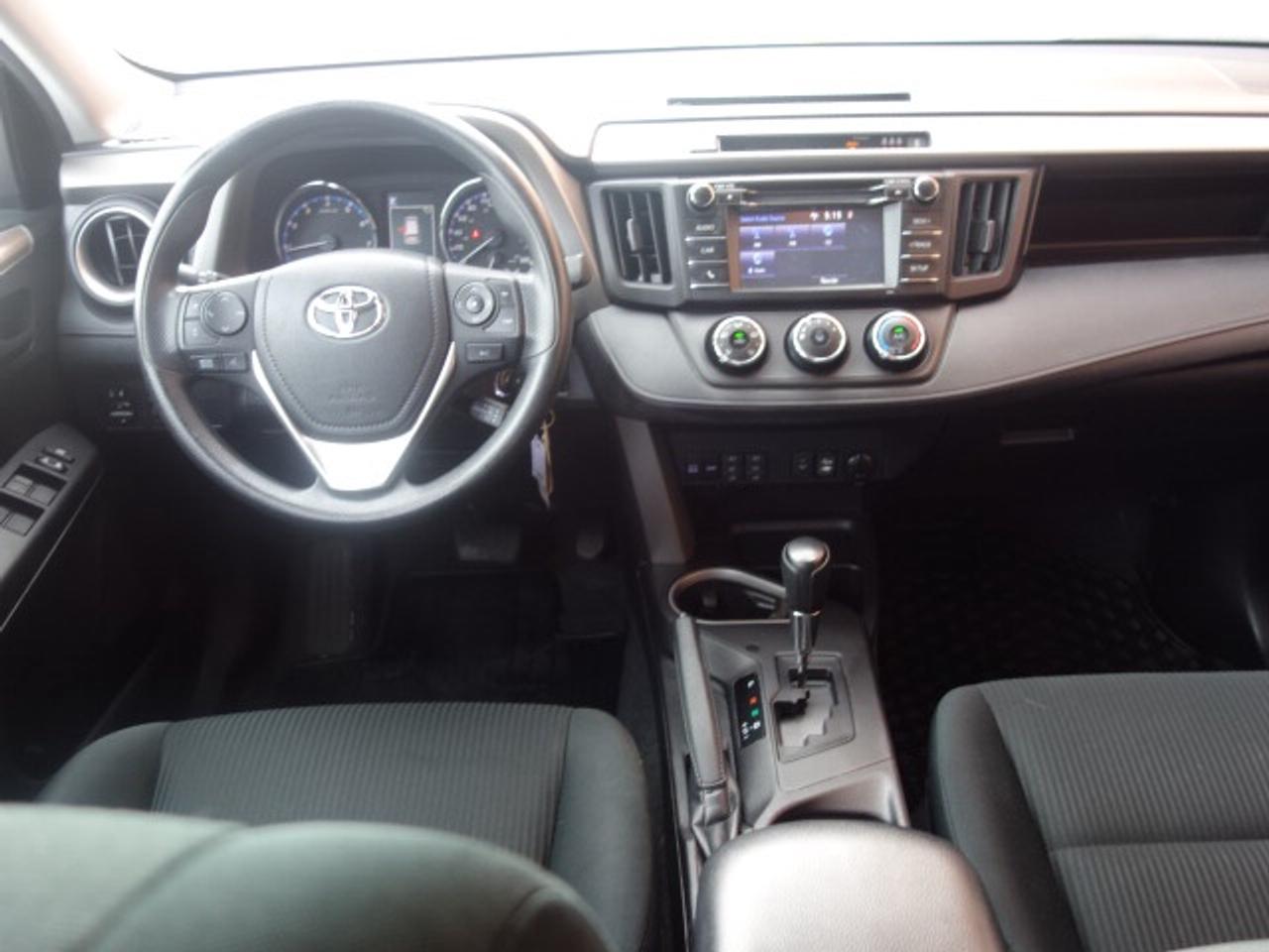 2018 Toyota RAV4 LE AWD Photo