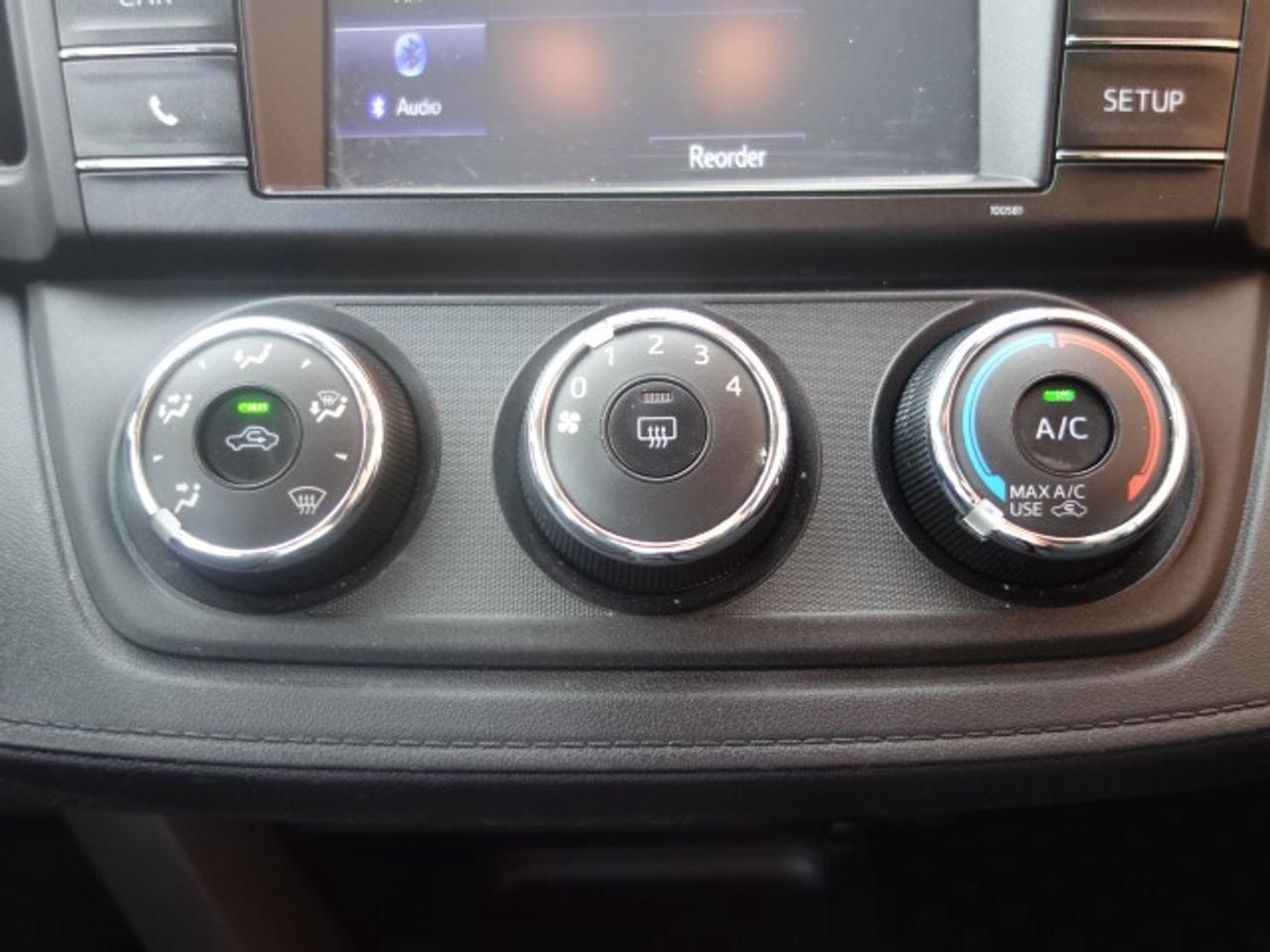2018 Toyota RAV4 LE AWD Photo