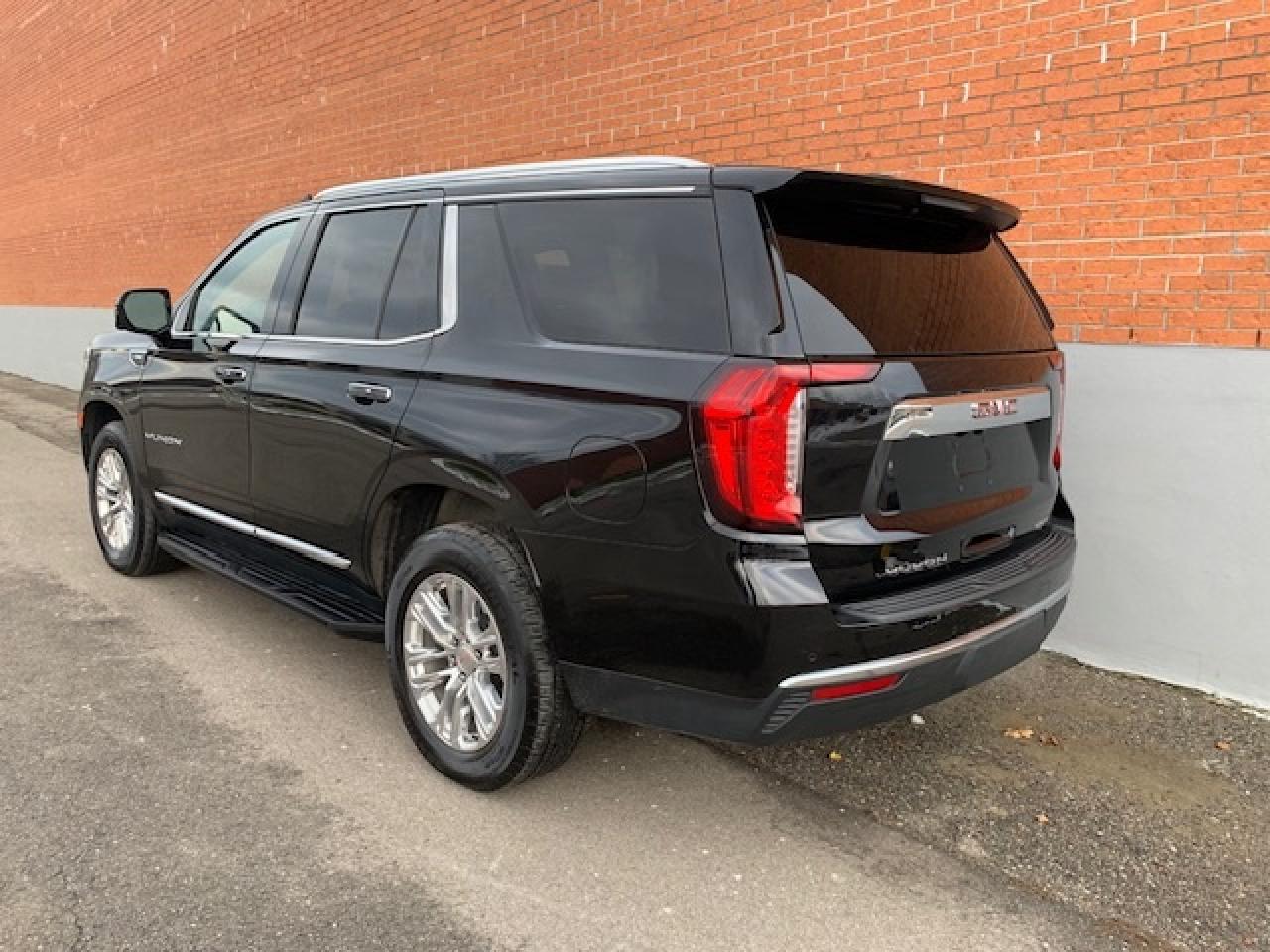 2022 GMC Yukon SLT 4X4 Photo2