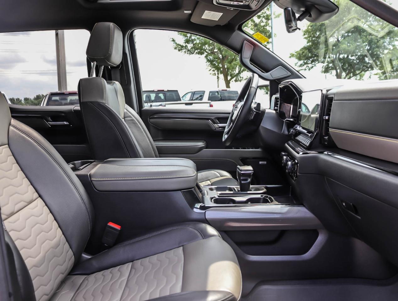 2024 Chevrolet Silverado 1500 ZR2 Photo