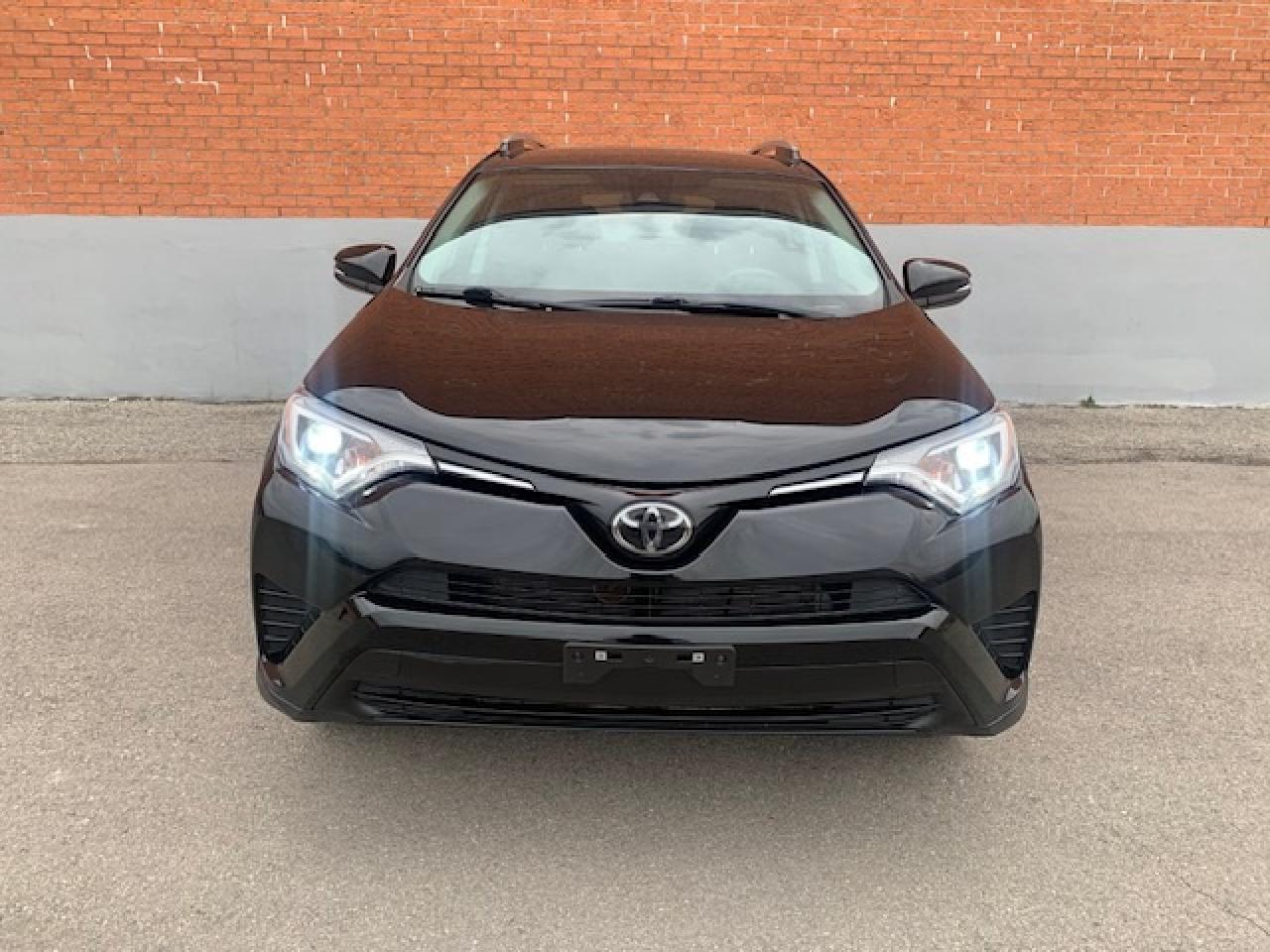 2018 Toyota RAV4 LE AWD Photo