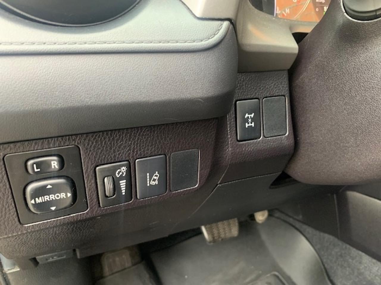 2018 Toyota RAV4 LE AWD Photo