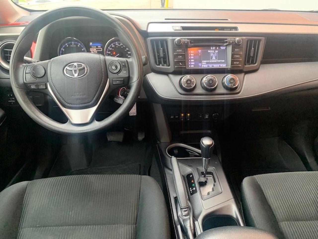 2018 Toyota RAV4 LE AWD Photo