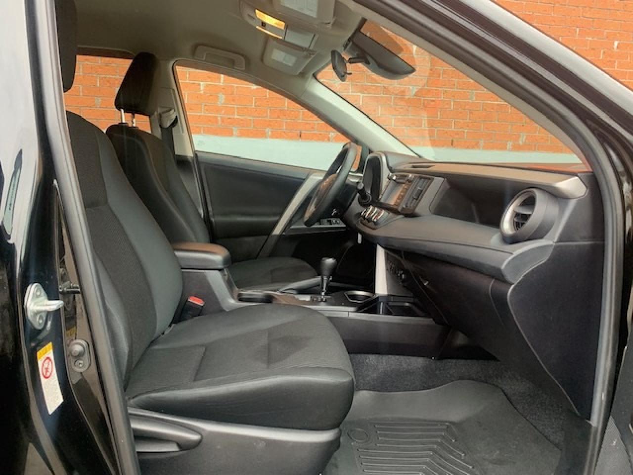 2018 Toyota RAV4 LE AWD Photo