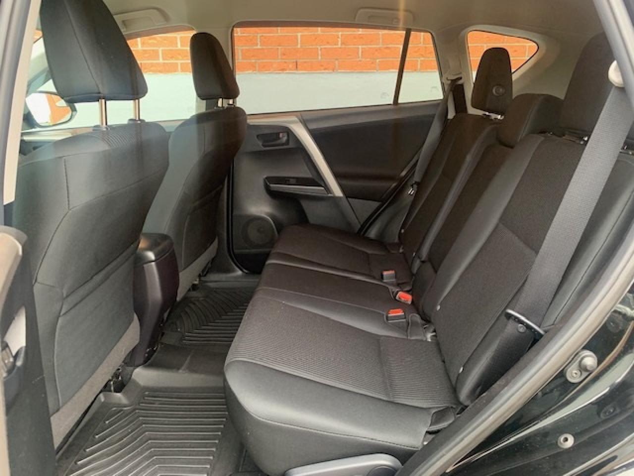 2018 Toyota RAV4 LE AWD Photo