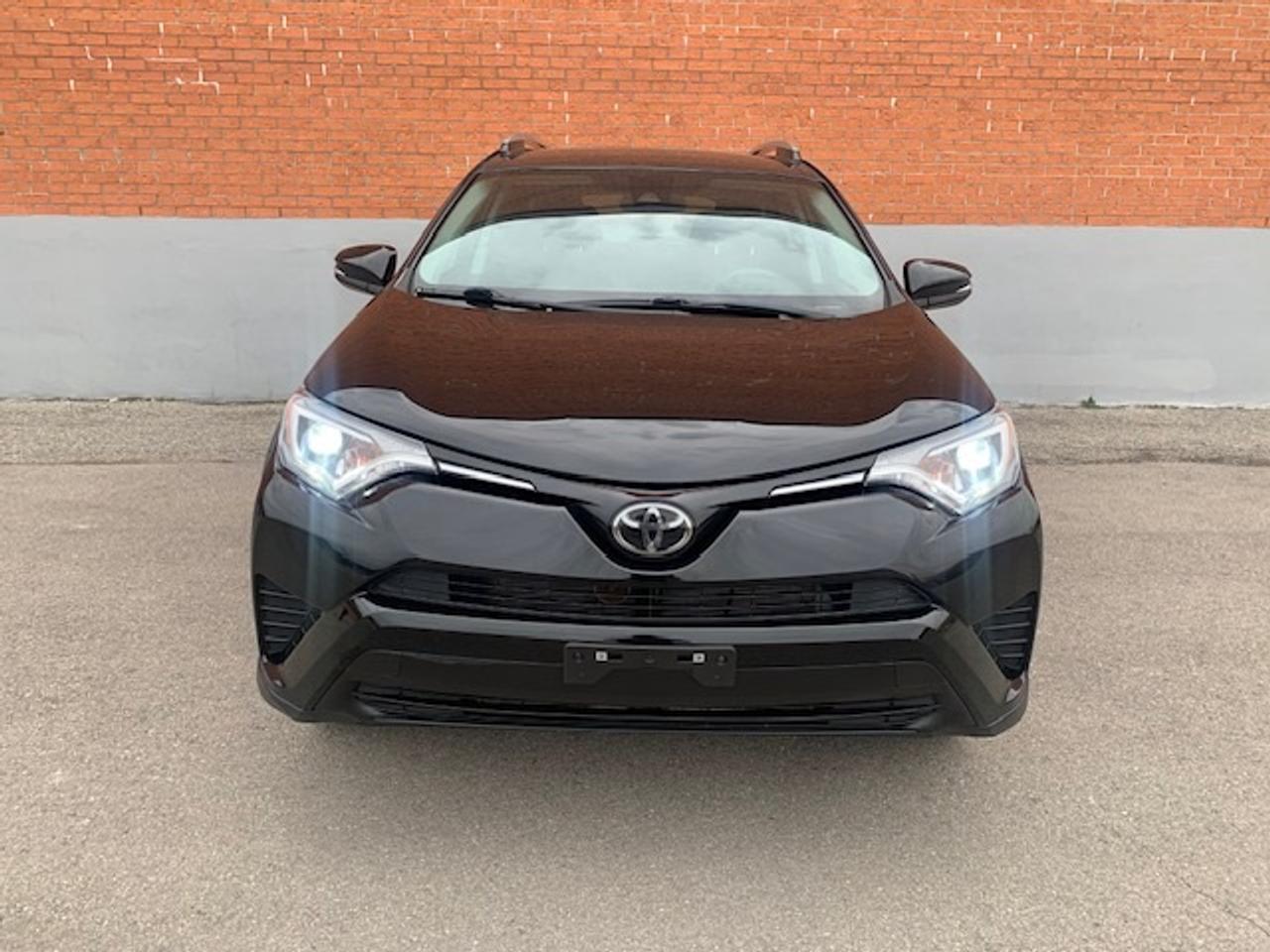 2018 Toyota RAV4 LE AWD Photo