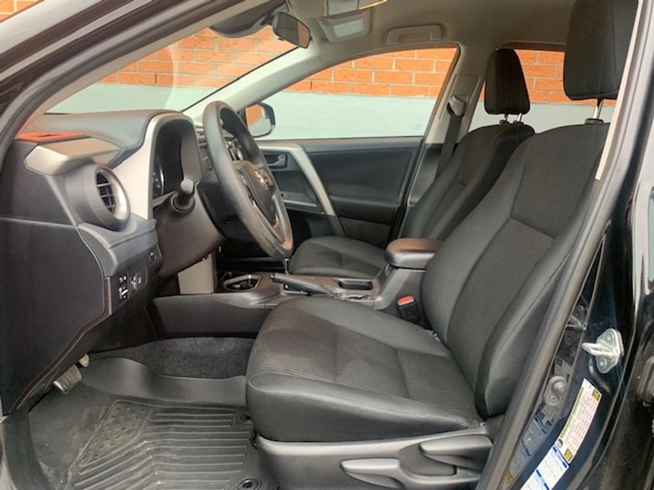 2018 Toyota RAV4 LE AWD Photo