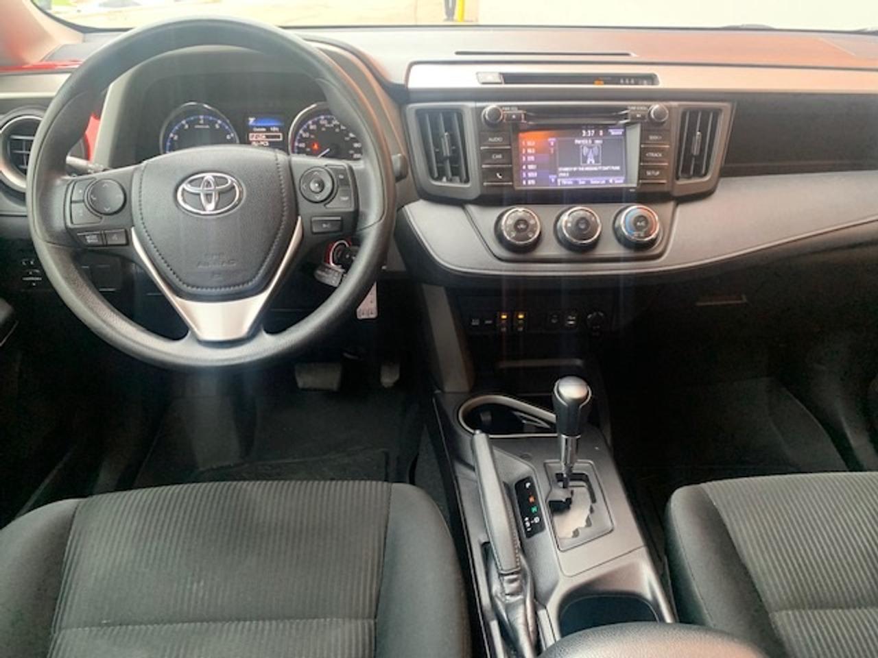 2018 Toyota RAV4 LE AWD Photo