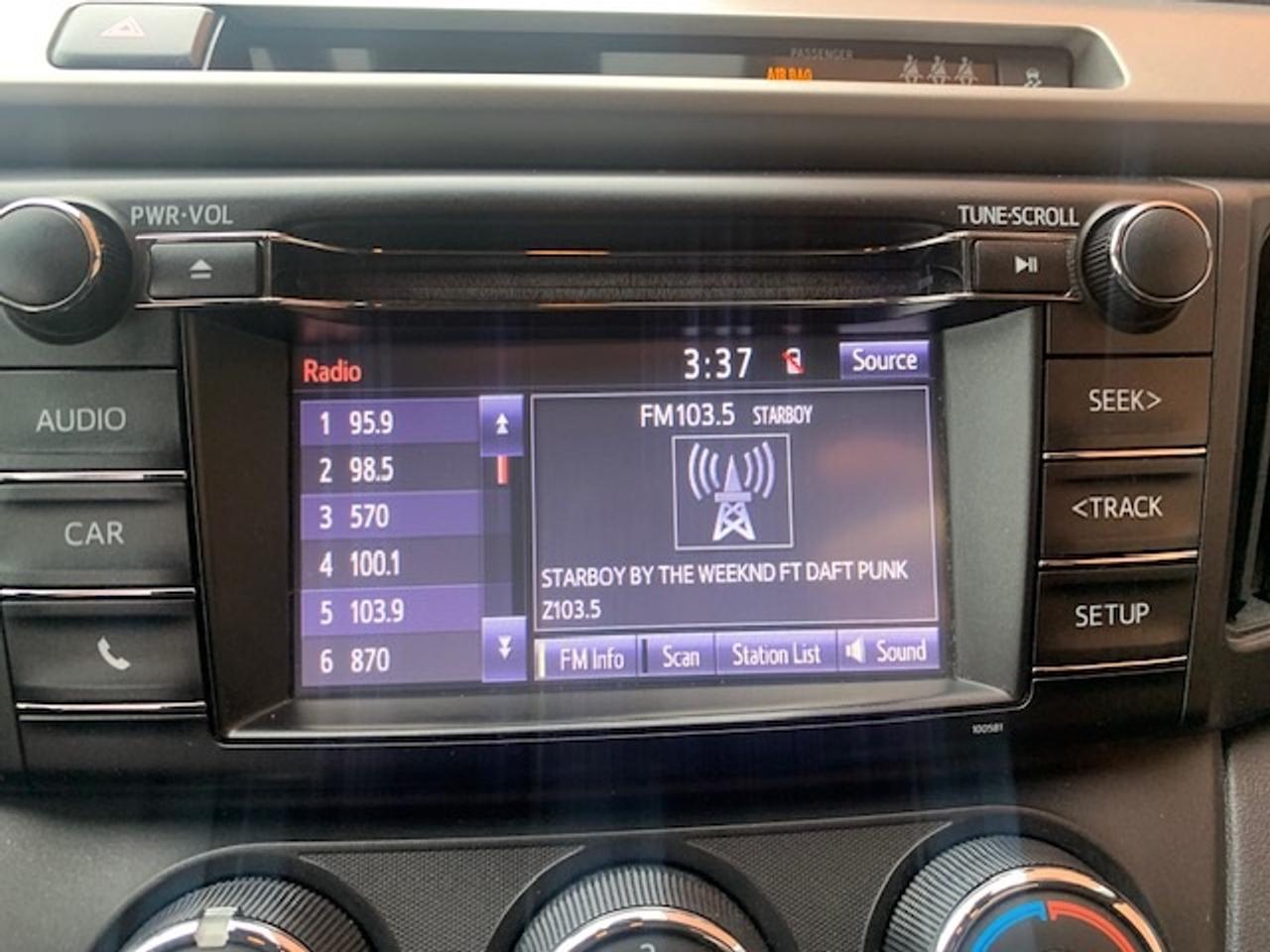 2018 Toyota RAV4 LE AWD Photo