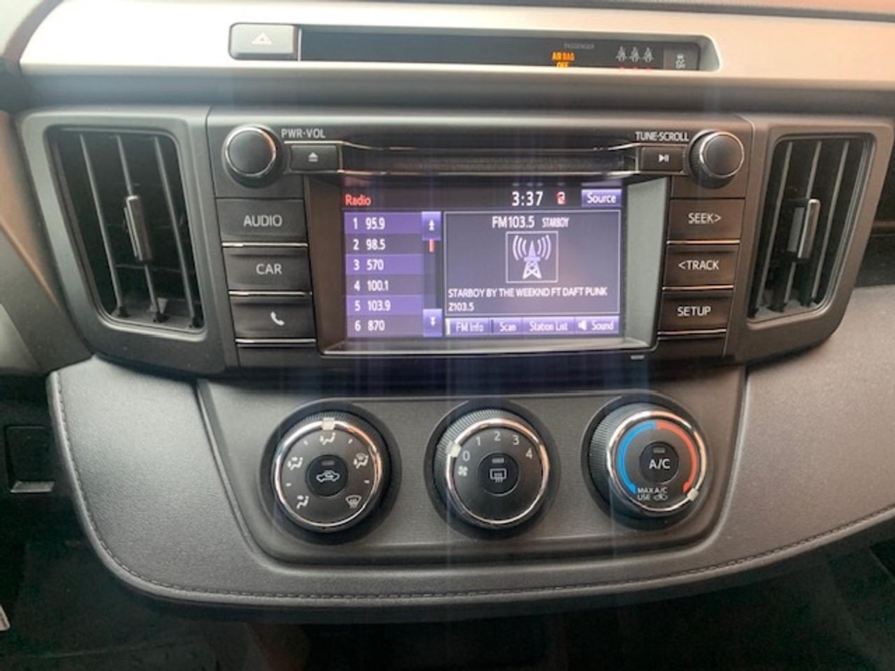 2018 Toyota RAV4 LE AWD Photo