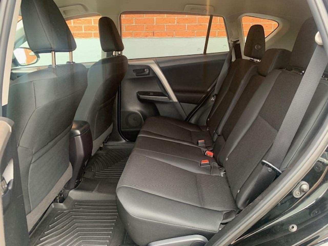 2018 Toyota RAV4 LE AWD Photo