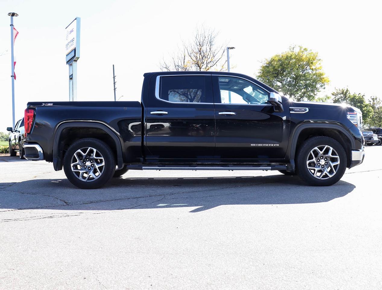 2024 GMC Sierra 1500 SLT Photo2