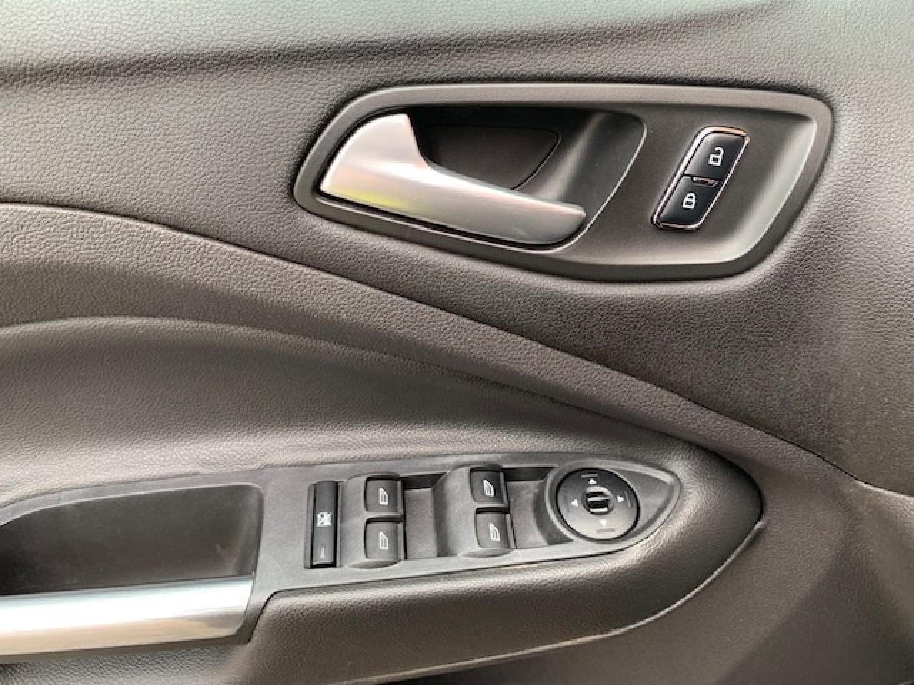 2015 Ford Escape SE Photo