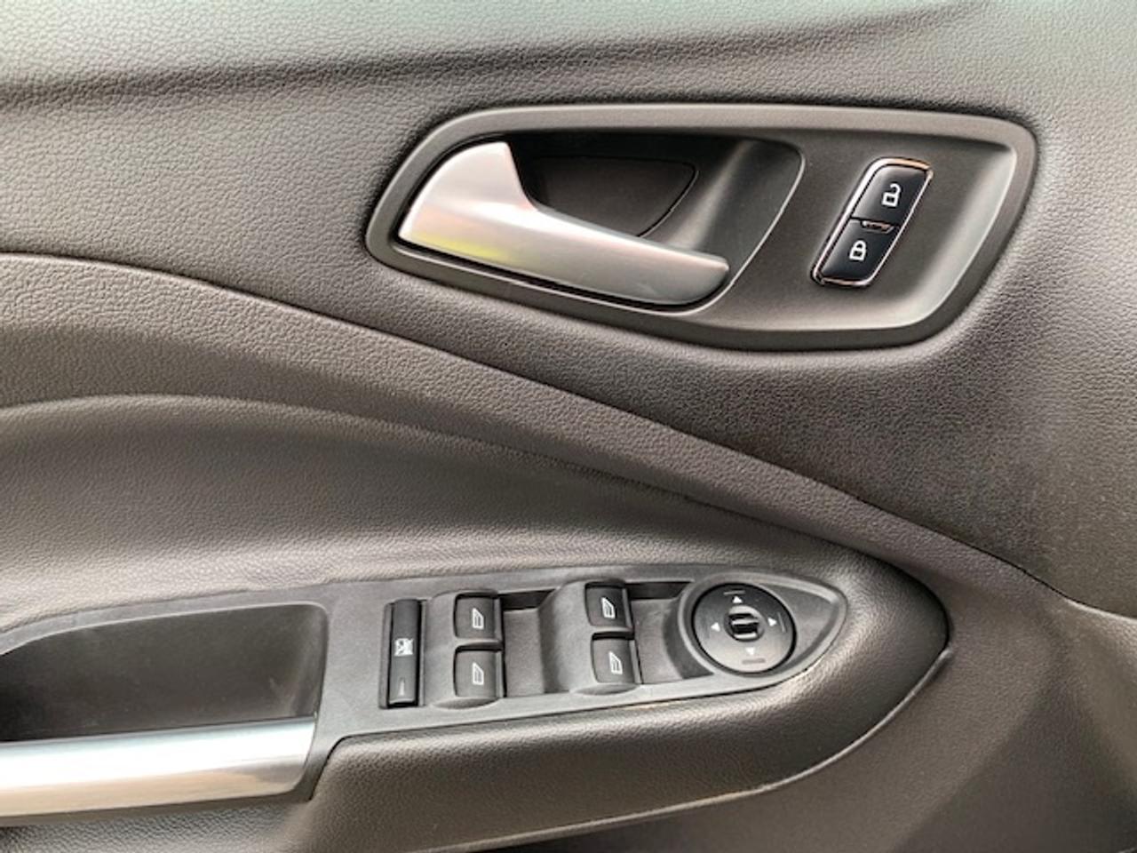 2015 Ford Escape SE Photo