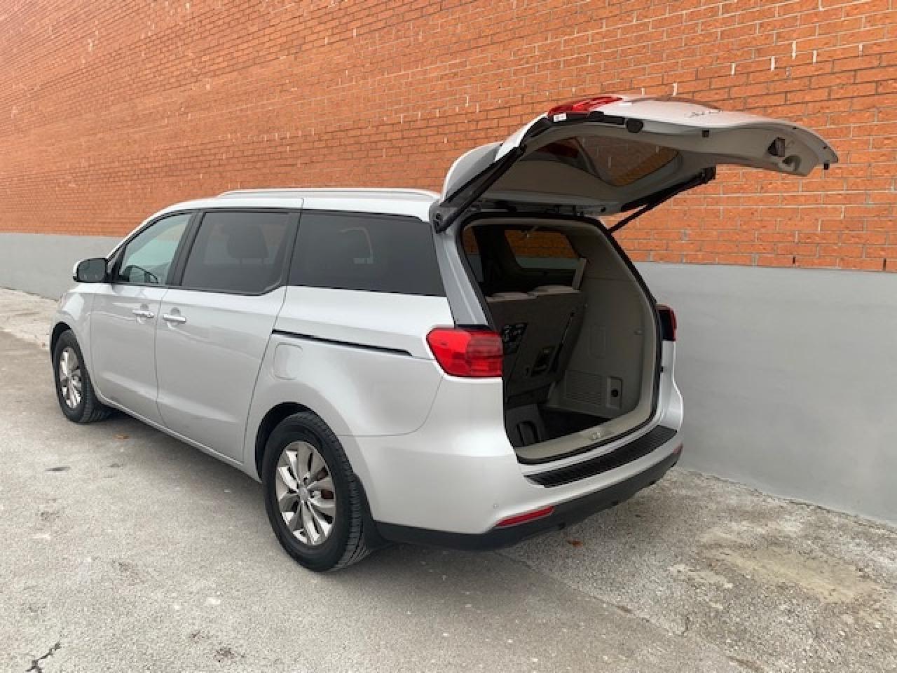 2021 Kia Sedona LX+ Photo4
