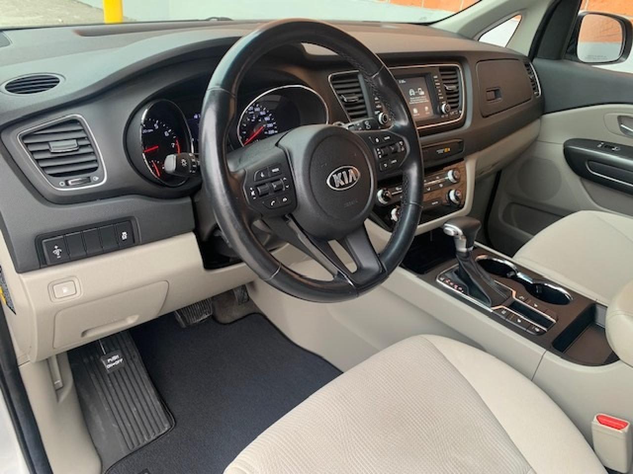 2021 Kia Sedona LX+ Photo