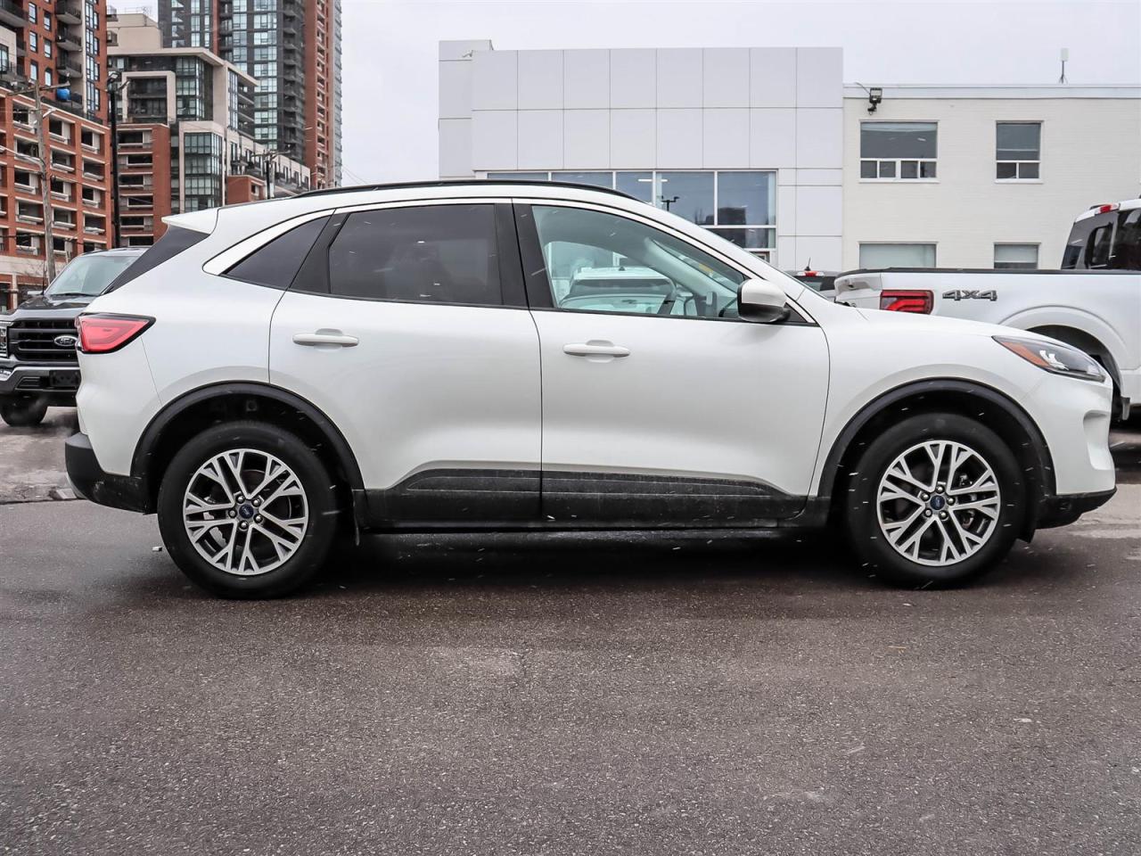 2022 Ford Escape SEL Photo2