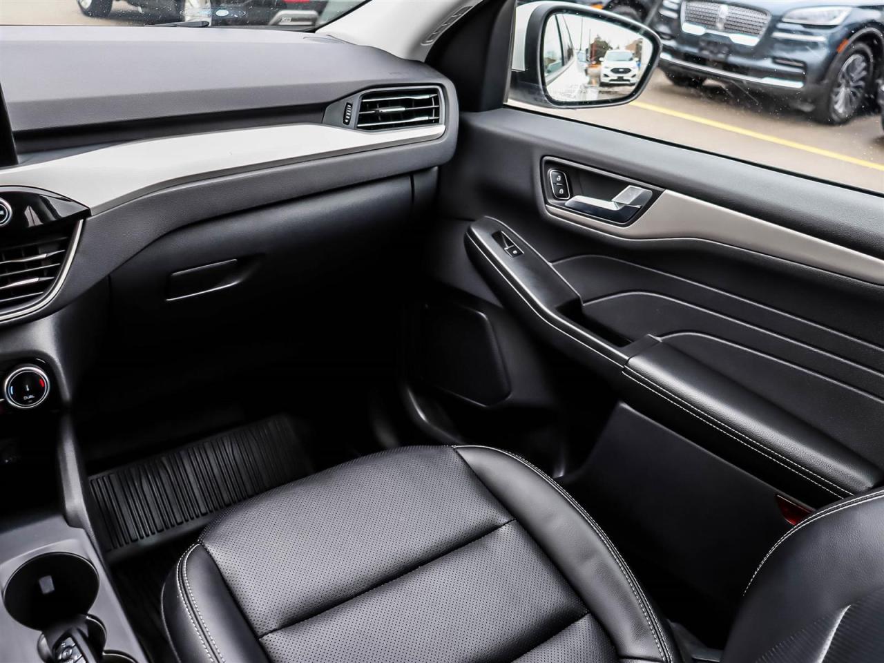 2022 Ford Escape SEL Photo