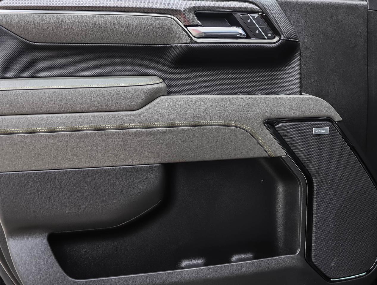 2025 Chevrolet Silverado 1500 ZR2 Photo