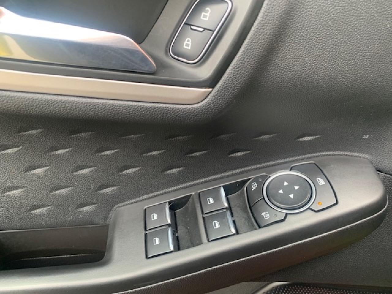 2020 Ford Escape SE AWD Photo