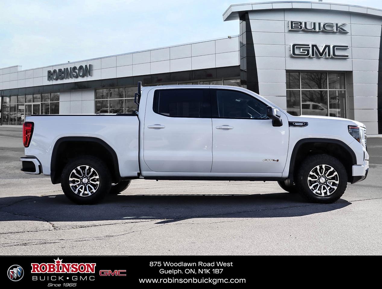 2023 GMC Sierra 1500 AT4 Photo