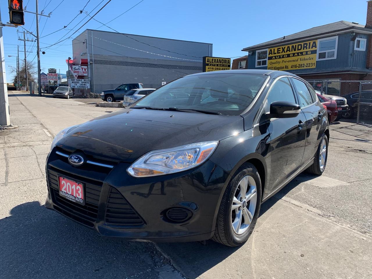 2013 Ford Focus SE Hatch Photo1