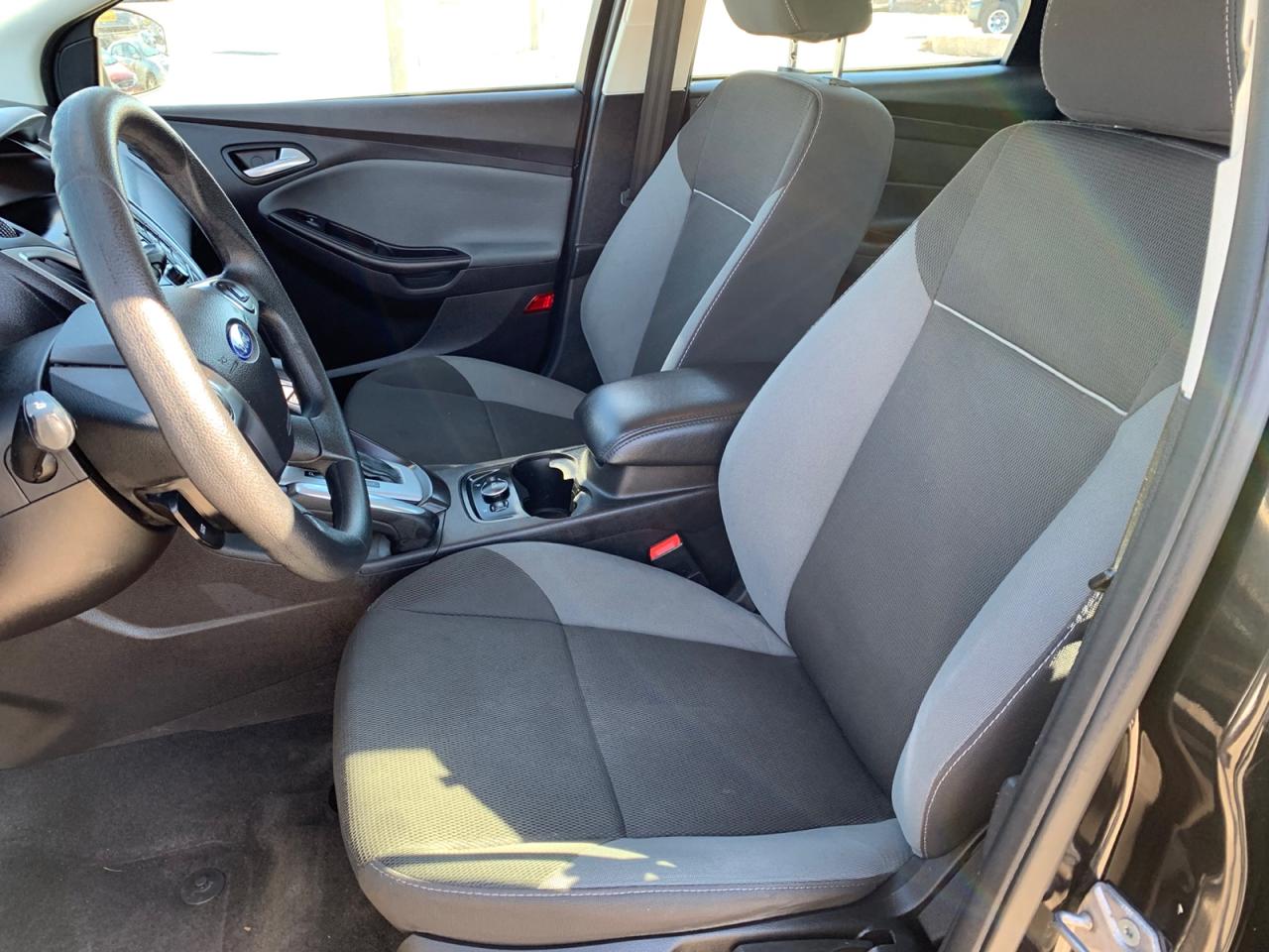 2013 Ford Focus SE Hatch Photo