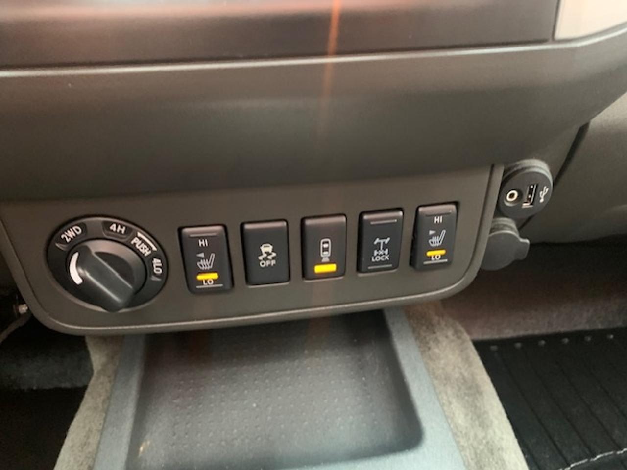 2018 Nissan Frontier PRO-4X 4x4 Photo