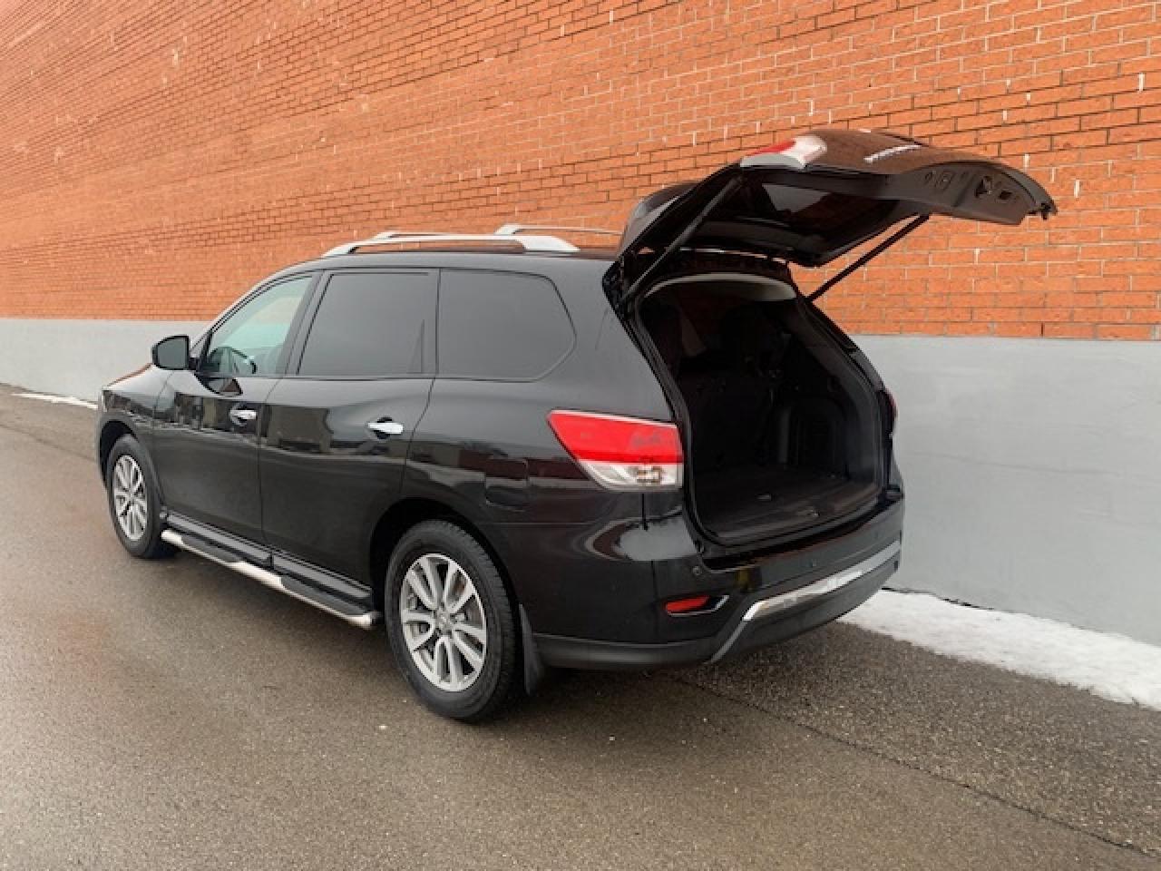 2016 Nissan Pathfinder SV AWD Photo4