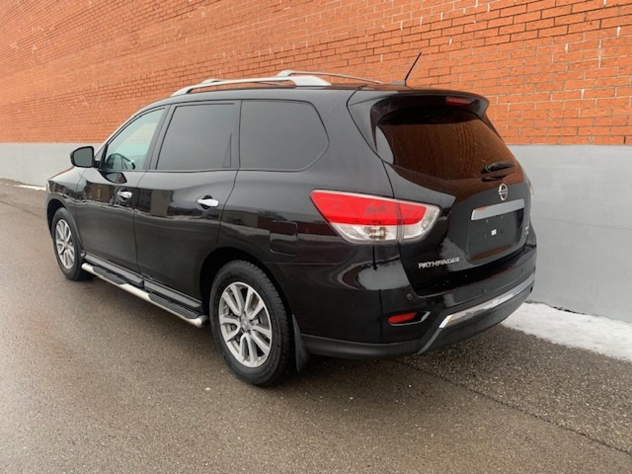 2016 Nissan Pathfinder SV AWD Photo3