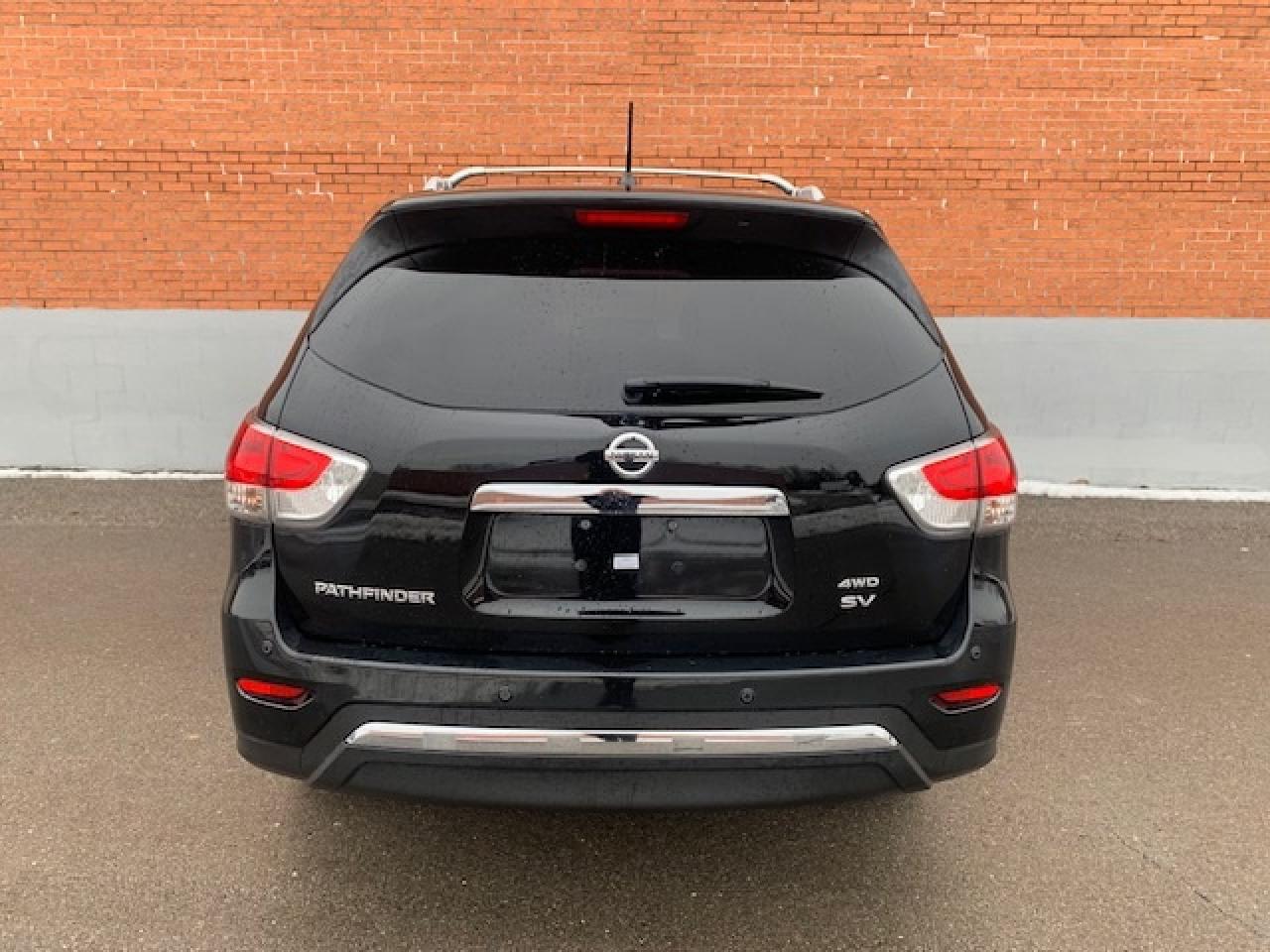 2016 Nissan Pathfinder SV AWD Photo