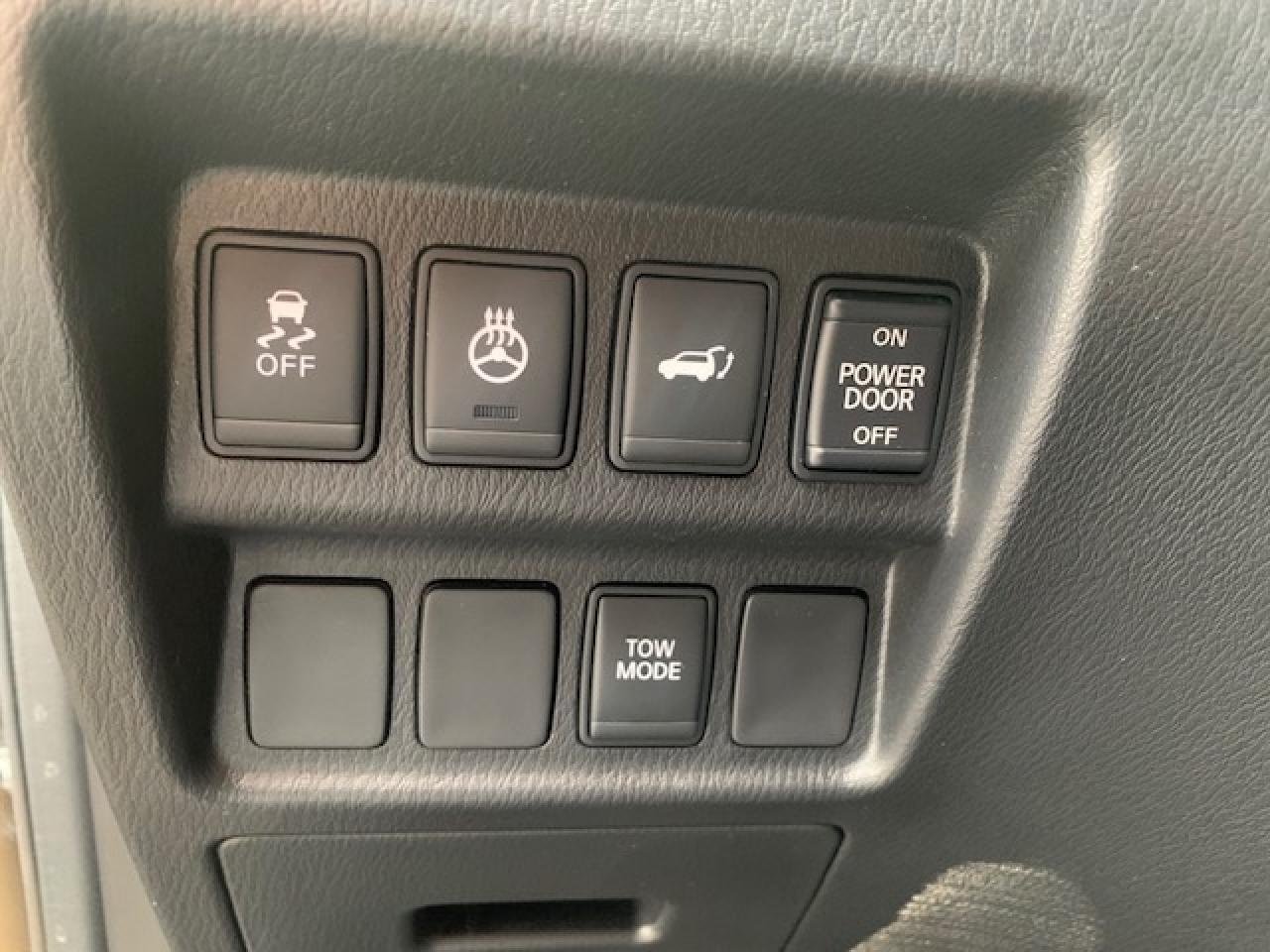 2016 Nissan Pathfinder SV AWD Photo