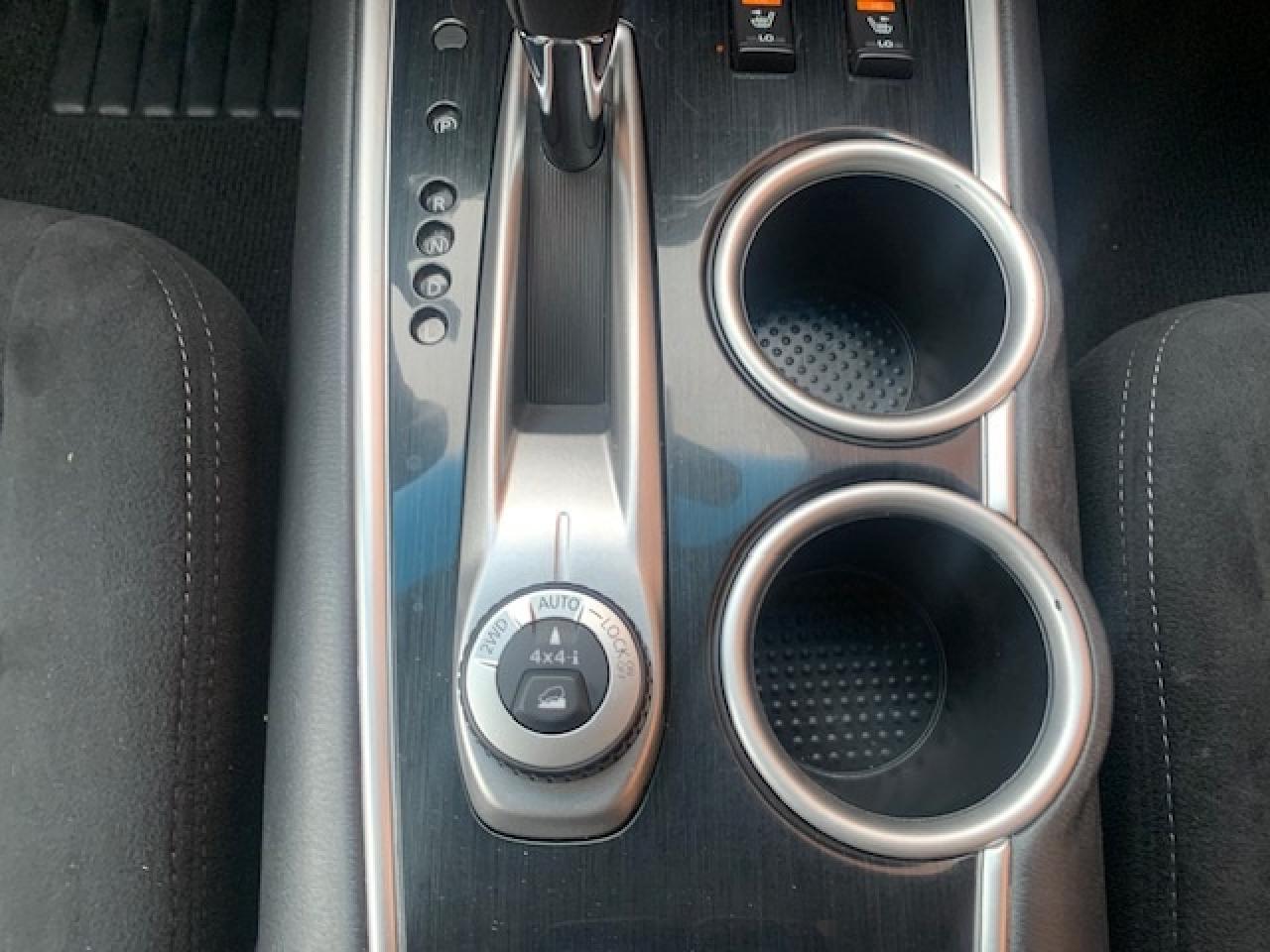 2016 Nissan Pathfinder SV AWD Photo