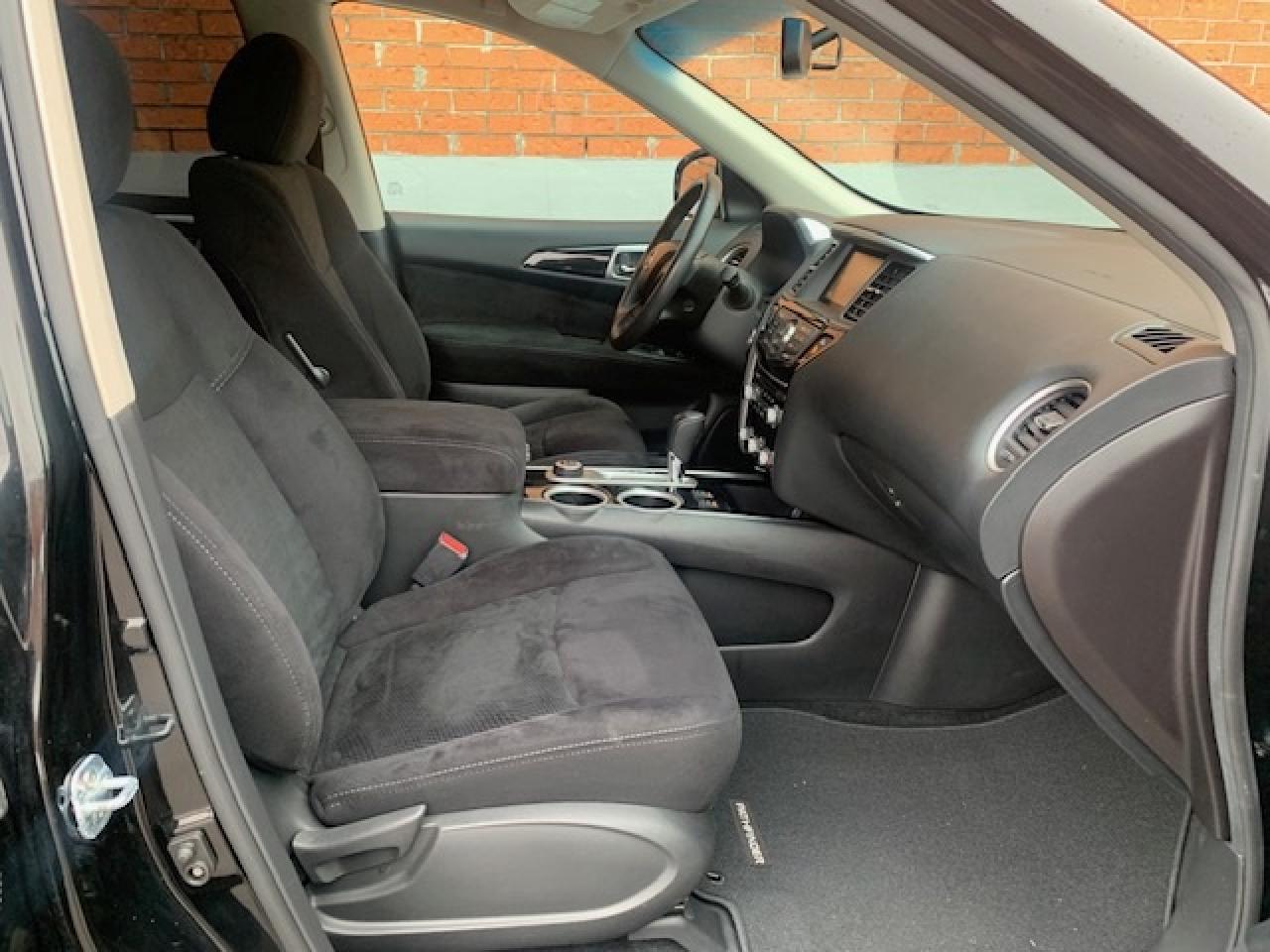 2016 Nissan Pathfinder SV AWD Photo