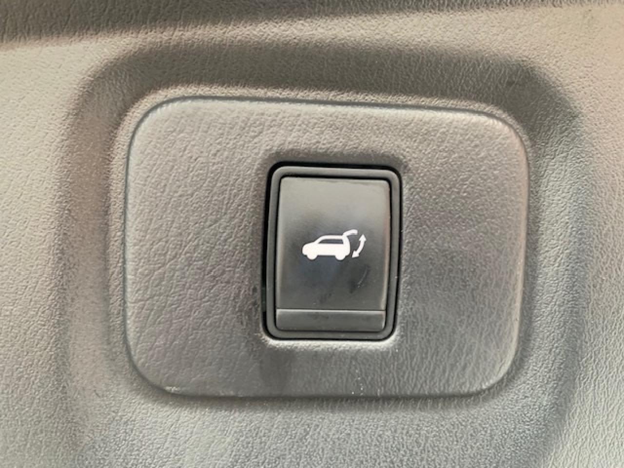 2016 Nissan Pathfinder SV AWD Photo