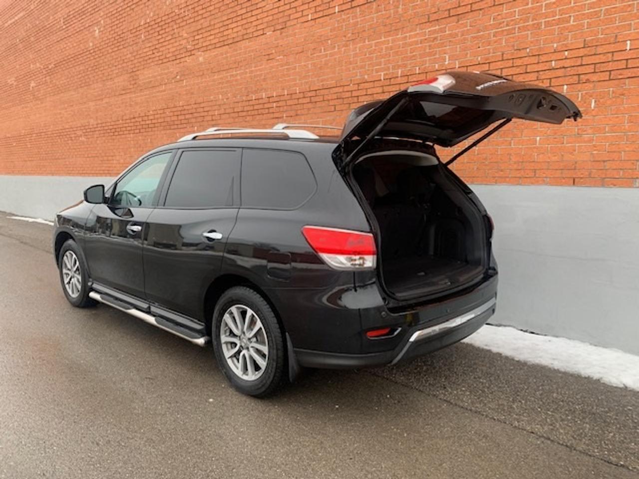 2016 Nissan Pathfinder SV AWD Photo