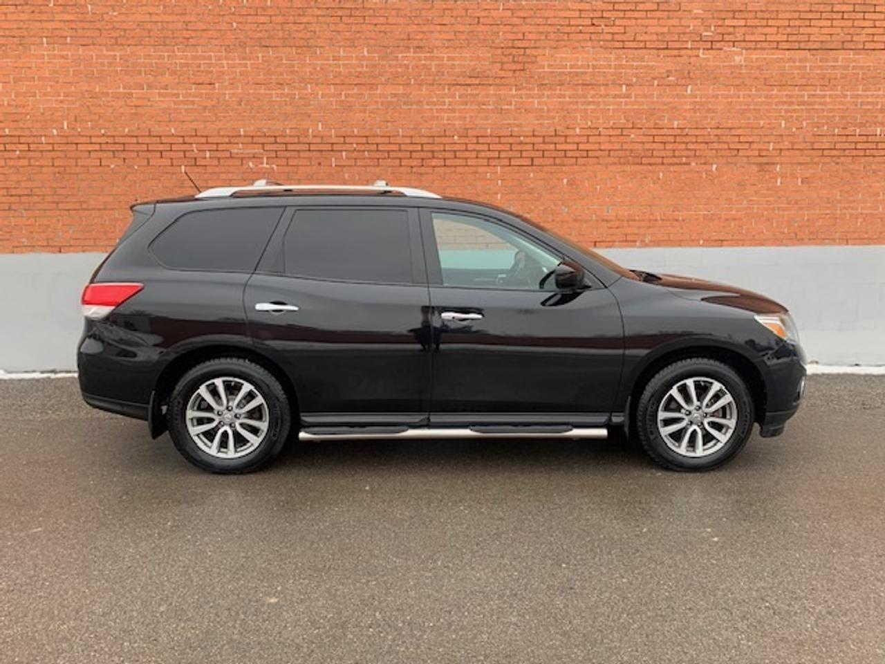 2016 Nissan Pathfinder SV AWD Photo