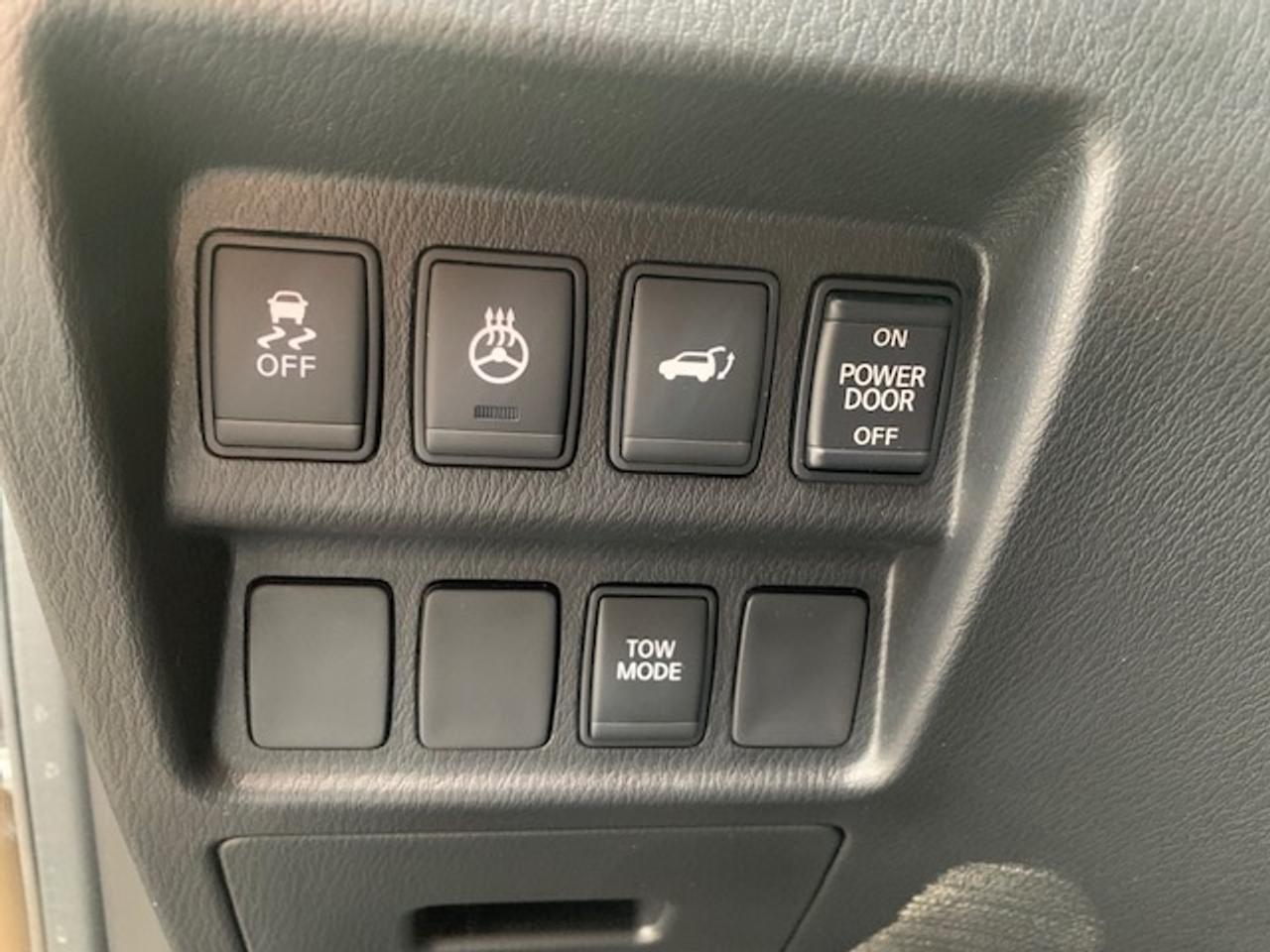 2016 Nissan Pathfinder SV AWD Photo