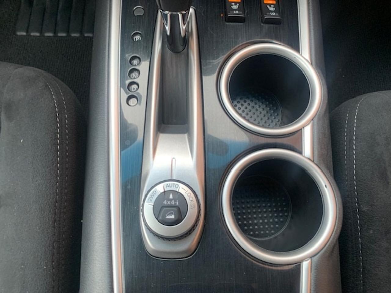 2016 Nissan Pathfinder SV AWD Photo