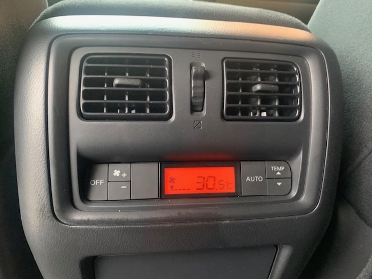 2016 Nissan Pathfinder SV AWD Photo